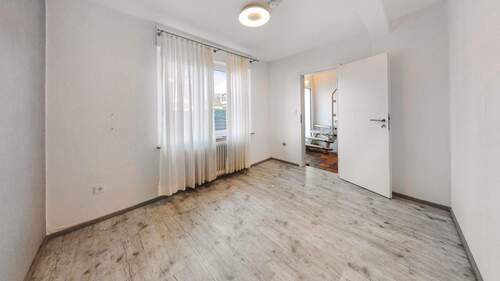 EG - Vorgelagertes Büro od. Gästezimmer - 