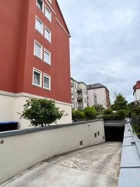 Tiefgarageneinfahrt - 