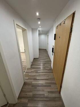 Flur - Etagenwohnung mit 100,00 m&sup2; in Zirndorf zum Kaufen