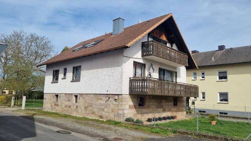 Hausansicht.jpg - 6 Zimmer Mehrfamilienhaus, Wohnhaus zum Kaufen in Schondra