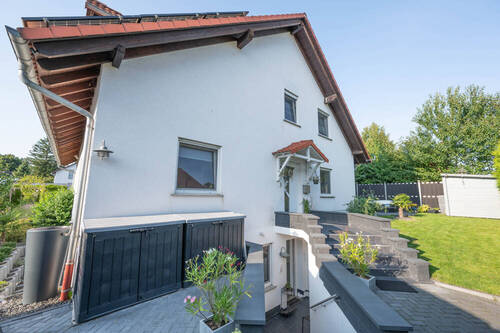 Hauseingänge - 8 Zimmer Einfamilienhaus zum Kaufen in Selzen