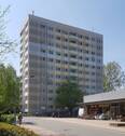 Hausansicht - Perfekt für Singles! - 290,00&nbsp;EUR Kaltmiete, ca.&nbsp; 46,90&nbsp;m&sup2;&nbsp;Wohnfl&auml;che