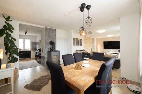 Bild 1 - Viel Platz, viel Geborgenheit - Ihr neues Familienzuhause mit Garten & Pool