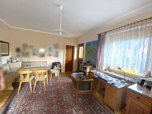 Erdgeschoss: Schlaf-/ Arbeitszimmer mit Terrassenaustritt - 