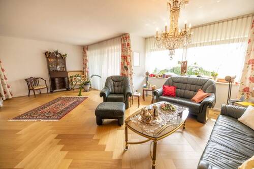 Wohnbereich - 6 Zimmer Einfamilienhaus zum Kaufen in Fürth