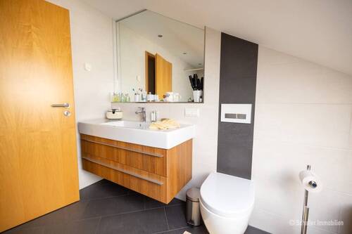 Großzügiges Tageslichtbad - 