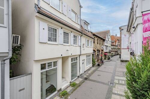 Straßenansicht 2 - Mehrfamilienhaus, Wohnhaus mit 105,50 m&sup2; in Stuttgart zum Kaufen