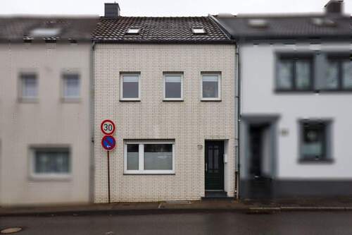Außenansicht - Reihenmittelhaus mit Wohlfühlgarten - familienfreundliches Wohnen mit Geschichte