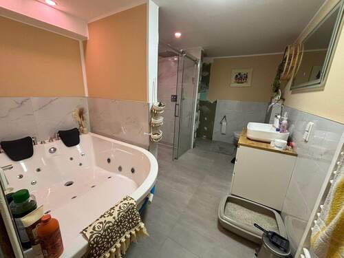 Teilansicht vom Badezimmer im UG.jpeg - 