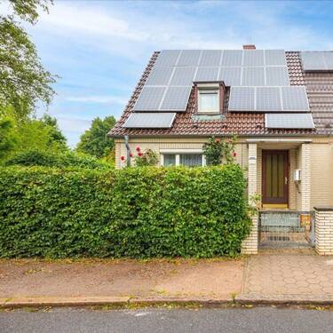 Außenansicht - Doppelhaushälfte mit großem Garten - Erbpachtgrundstück in Wedel