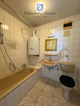 Bad mit Wanne - 