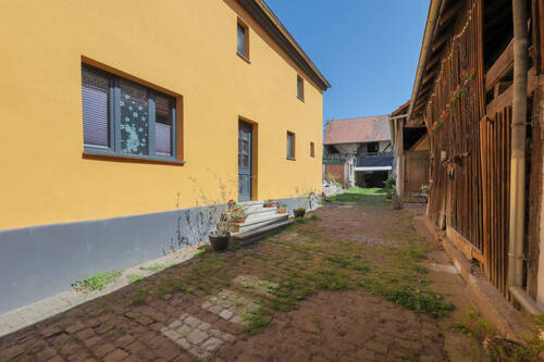 Hofzugang - 6 Zimmer Einfamilienhaus in Dettenheim