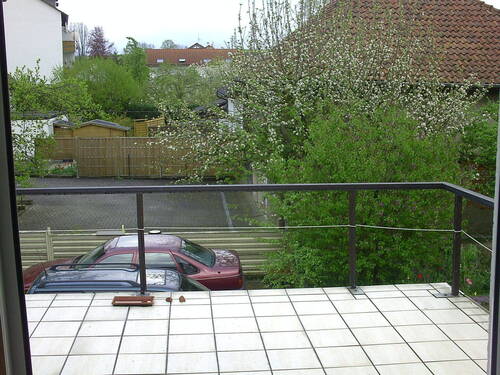 Balkontür mit Sicht auf Balkon - 3 Zimmer Einfamilienhaus in Fuldatal
