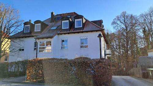 Hausvorderansicht.jpg - Attraktive 2,5 Zimmer Eigentumswohnung mit Balkon und Galerie