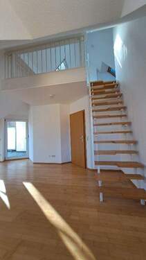 WZ mit Treppe zum DG.jpg - 