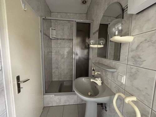 Teilansicht vom Badezimmer im DG - 