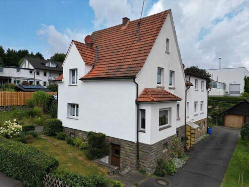 Außenansicht vom Wohnhaus - Charmante Doppelhaushälfte in Wiehl als Alternative zur Eigentumwohnung