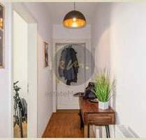 Nähe Mediaspree: Helle und moderne 2-Zimmer-Altbauwohnung mit Westbalkon (Berlin-Friedrichshain)