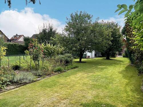 Gartenansicht - 4 Zimmer Doppelhaushälfte zum Kaufen in Düsseldorf