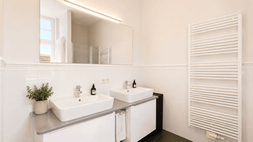 Gut ausgestattes Badezimmer - 