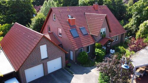 Hausansicht_oben_vorne - Großzügiges Zweifamilienhaus in ruhiger Lage in Ottersberg zu verkaufen