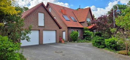 Hausansicht_vorne - 6 Zimmer Mehrfamilienhaus, Wohnhaus in Ottersberg