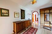 Diele - EG - 8 Zimmer Mehrfamilienhaus, Wohnhaus zum Kaufen in Frankfurt am Main
