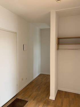 Flur mit Garderobe - 