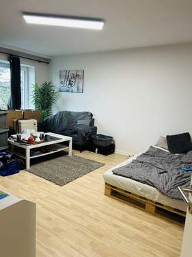 Blick in den Wohnraum - Etagenwohnung mit 40,00 m² in Lübeck zur Miete