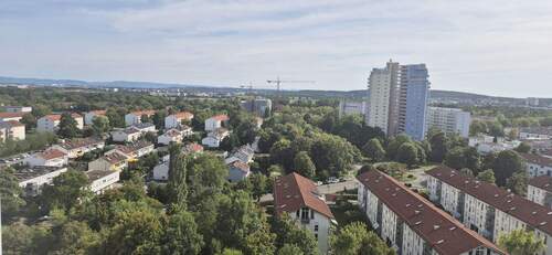 Aussicht - Traumaussicht und Aufzug - leere 2-3-Zi-Wohnung im Fasanenhof