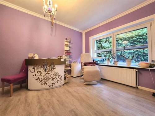 Zimmer im Erdgeschoss / Büro / Gewerbe / Kosmetiks - 