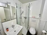 Modernes Duschbad-WC - 