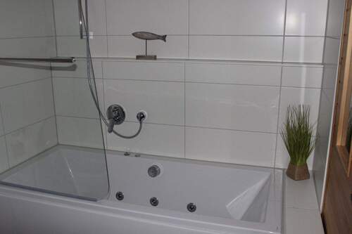 Bad mit Whirlwanne - 