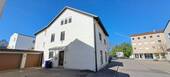 Hausansicht - EINMALIGE GELEGENHEIT: Kernsaniertes Zweifamilienhaus in ruhiger und zentraler Lage von Altötting!