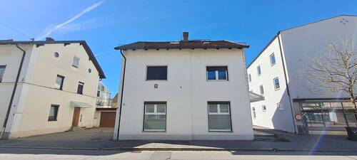 Hausansicht - 8 Zimmer Mehrfamilienhaus, Wohnhaus zum Kaufen in Altötting