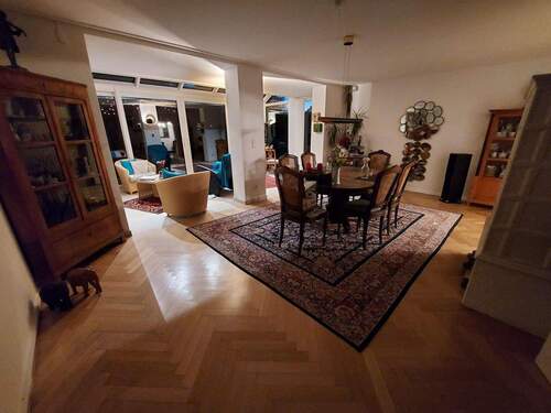 Wohnzimmer - 7 Zimmer Doppelhaushälfte in München