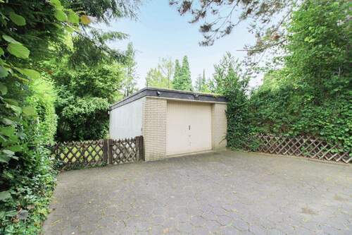 Garage im Garten - 