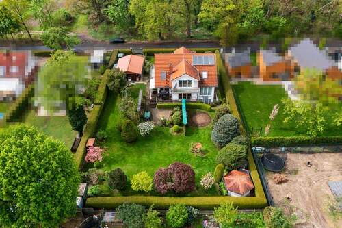 Drohne - 6 Zimmer Einfamilienhaus zum Kaufen in Berlin / Staaken