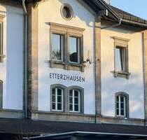 Bahnhof Etterzhausen - Ein Denkmal mit Geschichte. Ein Zuhause mit Charakter - Nittendorf