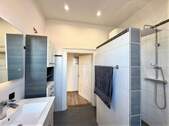 Badezimmer mit Dusche 2. OG - 
