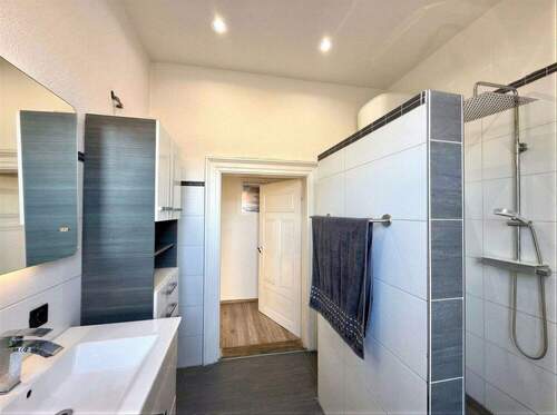 Badezimmer mit Dusche 2. OG - 