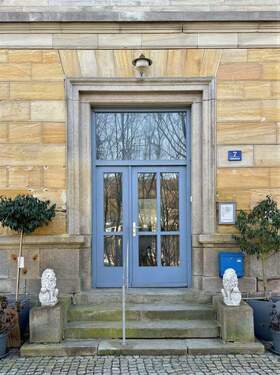 Hauseingang - 1 Zimmer Mehrfamilienhaus, Wohnhaus in Nittendorf