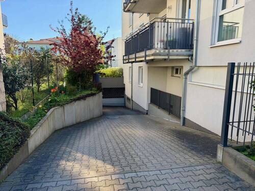 Tiefgaragenzufahrt - 
