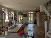 Blick von Küche ins Wohnzimmer - 6 Zimmer Einfamilienhaus in Retschow