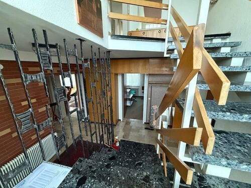 Hausflur EG mit Treppe in OG - 