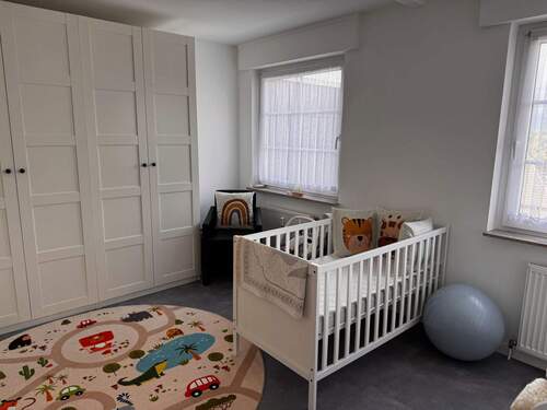 Schlafzimmer 1 - Ansicht 2.jpeg - 