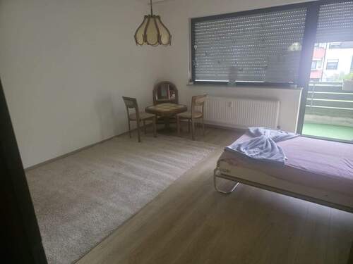 Wohnen-Essen Schlafen mit Zugang zum Balkon - 1 Zimmer Etagenwohnung zur Miete in Bad Staffelstein