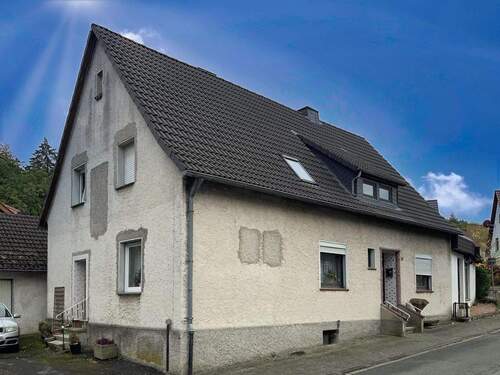 Nord-Westen - 5 Zimmer Mehrfamilienhaus, Wohnhaus zum Kaufen in Bad Wünnenberg
