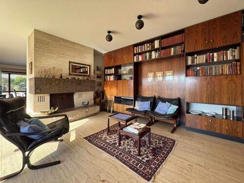 Wohnzimmer mit Kamin EG - 9 Zimmer Einfamilienhaus in Bisingen