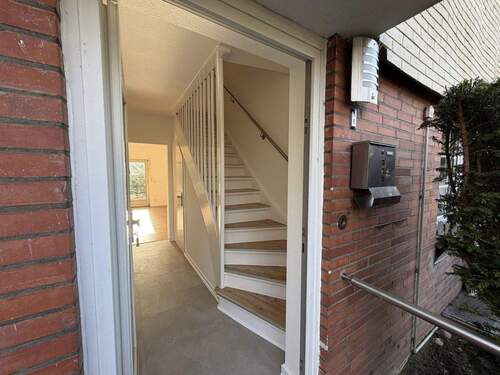 Eingang - Großzügiges Reihenhaus mit Garten & viel Nutzfläche in ruhiger Lage von Bramfeld